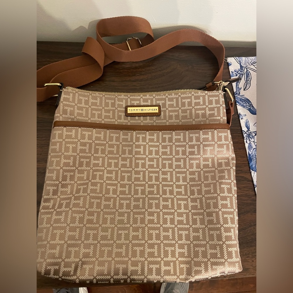 Tommy Hilfiger Jacquard Crossbody
